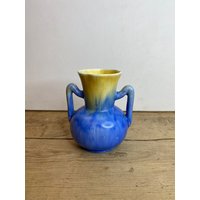 Vintage 1930Er Empire Ware Blau Und Gelb Marmoriert Stil Muster Vase Mit Zwei Griffen in Gutem Zustand von SwiftMillVintage