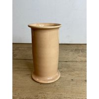 Vintage 1930Er Jahre C.h.brannam Ltd Barnstaple Keramik Devon Liberty?? Hohe Pfirsich/Beige Vase in Gutem Zustand von SwiftMillVintage