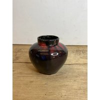 Vintage 60Er Jahre Schwarze, Rote Und Blau Marmorierte Runde Vase in Gutem Zustand von SwiftMillVintage