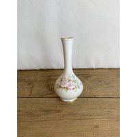 Vintage Beaufort China Kleine Knospen Vase Mit Pastell Floral Design. in Gutem Zustand von SwiftMillVintage