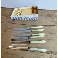 Vintage-Box-Set Von 6 X Majestic Celloloid-Förmigen Griffen Besteck - Buttermesser von SwiftMillVintage