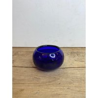 Vintage Chunky Kleine Royalblaue Runde Schale/Kunstglas. Guter Zustand von SwiftMillVintage