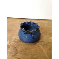 Vintage Claire Seneviratne?? Studio Keramik Blau Kleine Schale/Mit Papiertasche Stil Rand Und Kordel Gute Kond von SwiftMillVintage