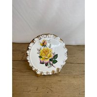 Vintage Liverpool Road Pottery Posy Bud Vase/Ornament Weiß Mit Gelber Rose in Gutem Zustand von SwiftMillVintage