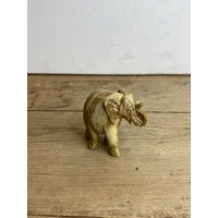 Vintage Naturgeschnitzte Marmor Elefant Figur. in Gutem Zustand von SwiftMillVintage