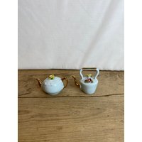 Vintage Paar Kleine/Winzige Hellblau Mit Gelb Lila Stiefmütterchen Details Display Teekanne in Gutem Zustand von SwiftMillVintage