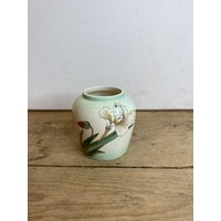 Vintage Palissy Kleine Weiße Und Grüne Blumen Vase in Gutem Zustand von SwiftMillVintage