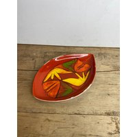 Vintage Poole Pottery Delphis Teardrop Form | 91 Schale Signiert Ck Rot, Orange, Gelb Und Grün Design in Gutem Zustand von SwiftMillVintage