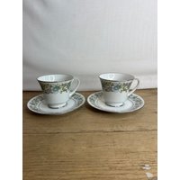 Vintage Set Von 3 Noritake Teetassen Und Untertassen, Zierliche Blaue, Lila Weiße Blumen Details Guter Zustand von SwiftMillVintage