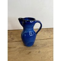 Vintage Studio Pottery Attraktiver Blauer Marmor Design Krug Mit Eingeklemmter Ausgießer. Signiert Aber Nicht Anerkannt. Guter Zustand von SwiftMillVintage