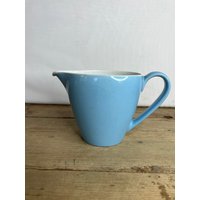 Vintage Unbenannt Blauer Großer Milch -/Vanillepudding - Wasserkrug Mit Weißer Innenseite. in Gutem Zustand von SwiftMillVintage