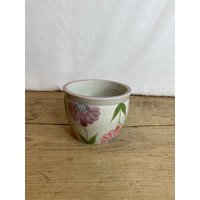 Vintage Unbenannte Weiße Blumen Glasierte Muster Vase/ Überpflanzung. Guter Zustand von SwiftMillVintage