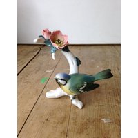 Vintage Unbenannter Keramik Vogel Auf Einem Ast Mit Rosa Blumen Herstellermarke Aber Nicht Gefunden Guter Zustand von SwiftMillVintage