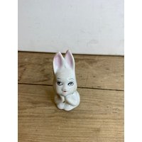 Vintage Unbenannter Kleiner Niedlicher Weißer Großer Ohrhänger Hase Schrullig Guter Zustand von SwiftMillVintage