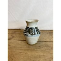 Vintage Unbenanntes Studio Pottery Hellgrau Und Dunkelgrau Wirbel Blassblaues Detail in Gutem Zustand von SwiftMillVintage