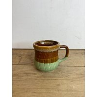 Vintage Unsignierte Chunky Braun Und Grün Rippled Studio Tasse. in Gutem Zustand von SwiftMillVintage