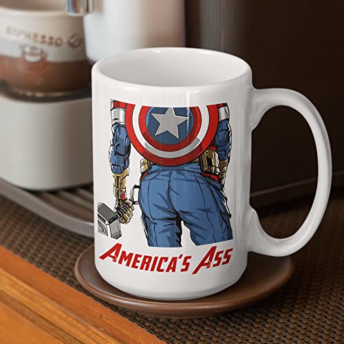 Switzer Kreations Americas Ass Tasse, lustige Captain America-Kaffeetasse, Americas Avenger Tasse, lustige Tasse, Humor, Keramiktasse, weiß (425 ml) von Switzer Kreations