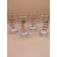 Personalisierte Schnapsgläser, Junggesellinnenabschied, Individuelle Junggesellinnenabschied Gefälligkeiten, Brautgeschenke, Brautparty Schnapsglas von SymplicityStudio