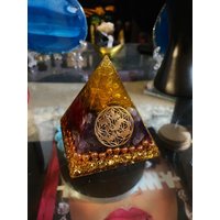 Orgonit Amethyst Om Pyramide | Große Version von SynLuxor