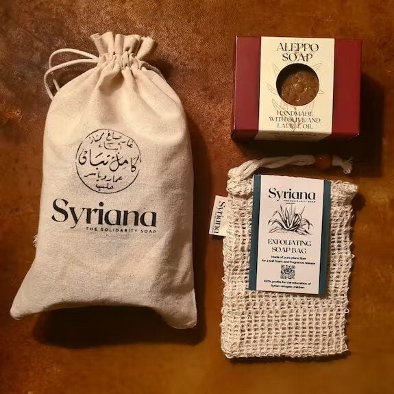 Syriana Solidarische Aleppo Seife + Sisal-Peelingbeutel - Geschenke Set von Syriana