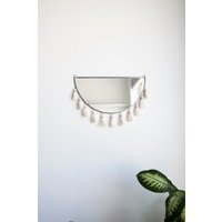 Der Kiesa - Halbkreis-Spiegel Mit Quasten Glasmalerei-Minimaler Spiegel-Wanddekor von SzkloGlass