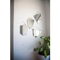 Geo Rock Shape Spiegel | 4 Formen - Spiegelbehang, Moderner Glasspiegel, Spiegelwanddekor von SzkloGlass