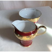 Aynsley 1950Er Jahre, Offene Zuckerdose Und Milchkännchen Set. Muster C163, Körper Dunkelrot, Goldband Mit Blättern Aynsley 1950Er Jahre, Offene Zuckerdose Und Milchkännchen Set. Muster C163, Körper Dunkelrot, Goldband Mit Blättern von TAB8byB