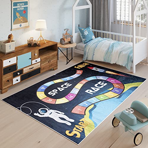 TAPISO Emma Teppich Waschbar bei 30 Grad Schwarz Weltraum Space Race bedruckter Kinderteppich Antirutsch Kinderzimmer Jugendzimmer Modern ÖKO-TEX 80 x 150 cm von TAPISO