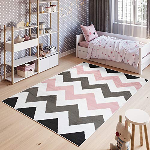 TAPISO Pinky Teppich Kurzflor Kinderteppich Kinderzimmer Rosa Weiß Schwarz Modern Geometrisch Zig Zag Streifen Spielteppich ÖKOTEX 140 x 200 cm von TAPISO