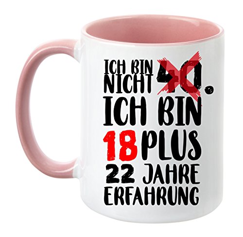 TassenTicker® - ''Ich bin nicht 40. Ich bin 18 plus 22 Jahre Erfahrung.'' - Geschenk Tasse - hochwertige Qualität - Kaffee - Geburtstags-Tasse (Rosa) von TassenTicker