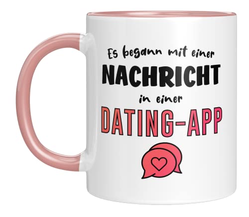 TASSENTICKER - Es begann mit einer Nachricht - Dating App - Valentinstag Tasse - Geschenk für sie ihn - Jahrestag - Paar Geschenke - Rosa von TASSENTICKER