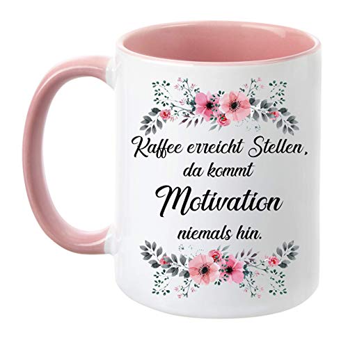 TASSENTICKER - ''Kaffee erreicht Stellen, da kommt Motivation Niemals hin.'' - Kaffeetasse - Blumen - Geschenk - lustige Tasse (Rosa) von TASSENTICKER