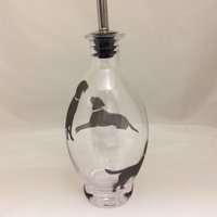 Schwarze Labrador Designs Auf Bellied Form Glas Nieselflasche von TAYLERMADEPRODUCTS