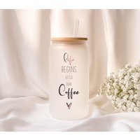 Eiskaffeeglas | Personalisiert Milchglas Life Begins With Iced Coffee von TBDreamWork