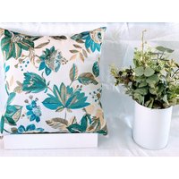 Dekoratives Abstraktes Blumenmuster Dekokissen 18 "x 18" von TCRPillows