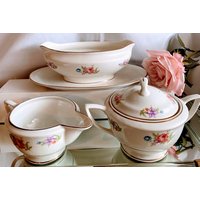 Princess China, Milchkännchen, Zuckerdose Und Sauciere Mit Befestigtem Unterteller Goldverzierung Made in Usa von TCRPillows