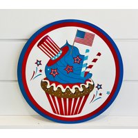 11.75" Round Metal Patriotic Cupcake Schild, Kranz Rundes Metallschild, Schild Für Kranz, 4. Juli Zeichen, Usa Sternzeichen, Süßigkeiten von TCTCrafts