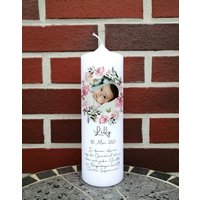 Foto - Taufkerze Personalisiert Mit Bild Namen Datum Und Taufspruch "Blumenkranz 2 ", Junge/ Mädchen Foto - Taufkerze Personalisiert Mit Bild Namen Datum Und Taufspruch "Blumenkranz 2 ", Junge/ Mädchen von TENII
