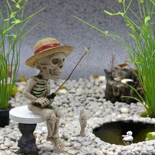 Halloween Deko Skelett Figuren, Halloween Figuren Statue Skelett mit Angelrute, Gruselig Totenkopf Skulptur, Mini Skelett Dekorationen, für Halloween Deko Gartendeko Home Schreibtisch (Strohhut) von TETSMG