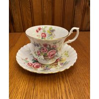 Royal Albert Korb Aus Rosen Und Trauben, Un Named Teetasse Untertasse von TFBTreasures