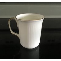 Royal Albert Val D'or Bristol Gerippte Kaffeetasse Royal Albert Val D'or Bristol Gerippte Kaffeetasse von TFBTreasures
