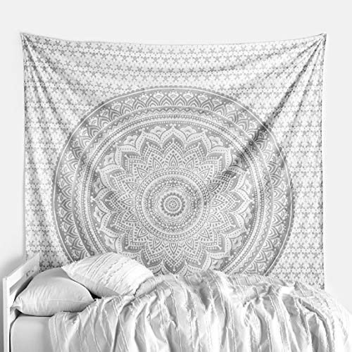 THE ART BOX Indie Wandteppich Baumwolle Mandala Wandbehang Deko Teppich Aesthetic Room Decor Dekoration Wohnzimmer Indische Tücher Schlafzimmer Deko, Silber und Weiß, 75x100 Cm von THE ART BOX