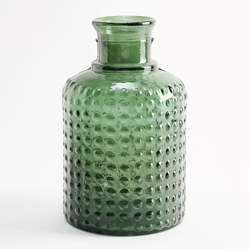 Mittelgroße Flasche aus recyceltem Glas mit Relief-Punkt-Design - Kleine handgefertigte Glaskaraffe im mediterranen Stil für Dekoration als Vase (Olivgrün) von THE GLASS COMPANY