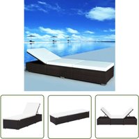 The Living Store - Sonnenliege mit Auflage in Cremeweiß Poly-Rattan Braun - Sonnenliege - Gartenliege - Liege - Outdoor Möbel - Rattan Möbel von THE LIVING STORE