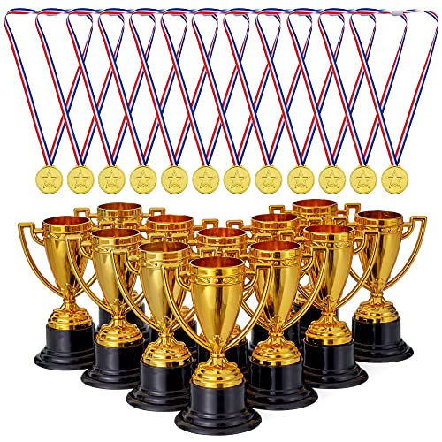 THE TWIDDLERS 12 Stück Sportfest Goldmedaillen & 12 Pokale/Trophäen für Kindergeburtstag, Schulspiele & Feiern - Mitgebsel & Preis von THE TWIDDLERS