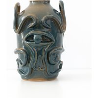 Skulpturale Keramikvase, Steingut, Rustikales Blau, Vase von THESTELLART