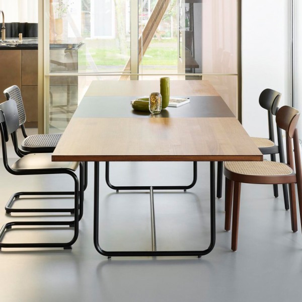 THONET Allrounder-Tisch S 1072 ausziehbar | Nussbaum geölt | Gestell schwarz von THONET