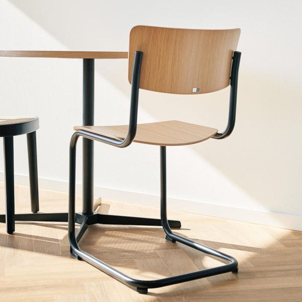 THONET S 43 | Edelholz Eiche | Stahlrohr-Freischwinger | Gestell schwarz | Fi... von THONET