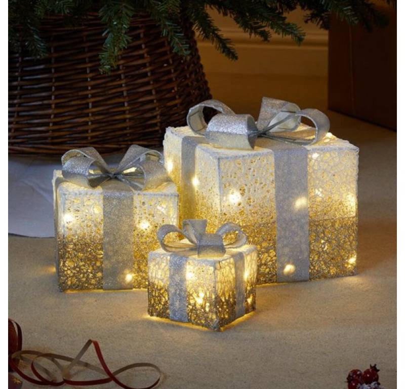 THREE KINGS Weihnachtsszene LED Geschenkboxen Gold in Baumwolloptik (3er-Set) von THREE KINGS