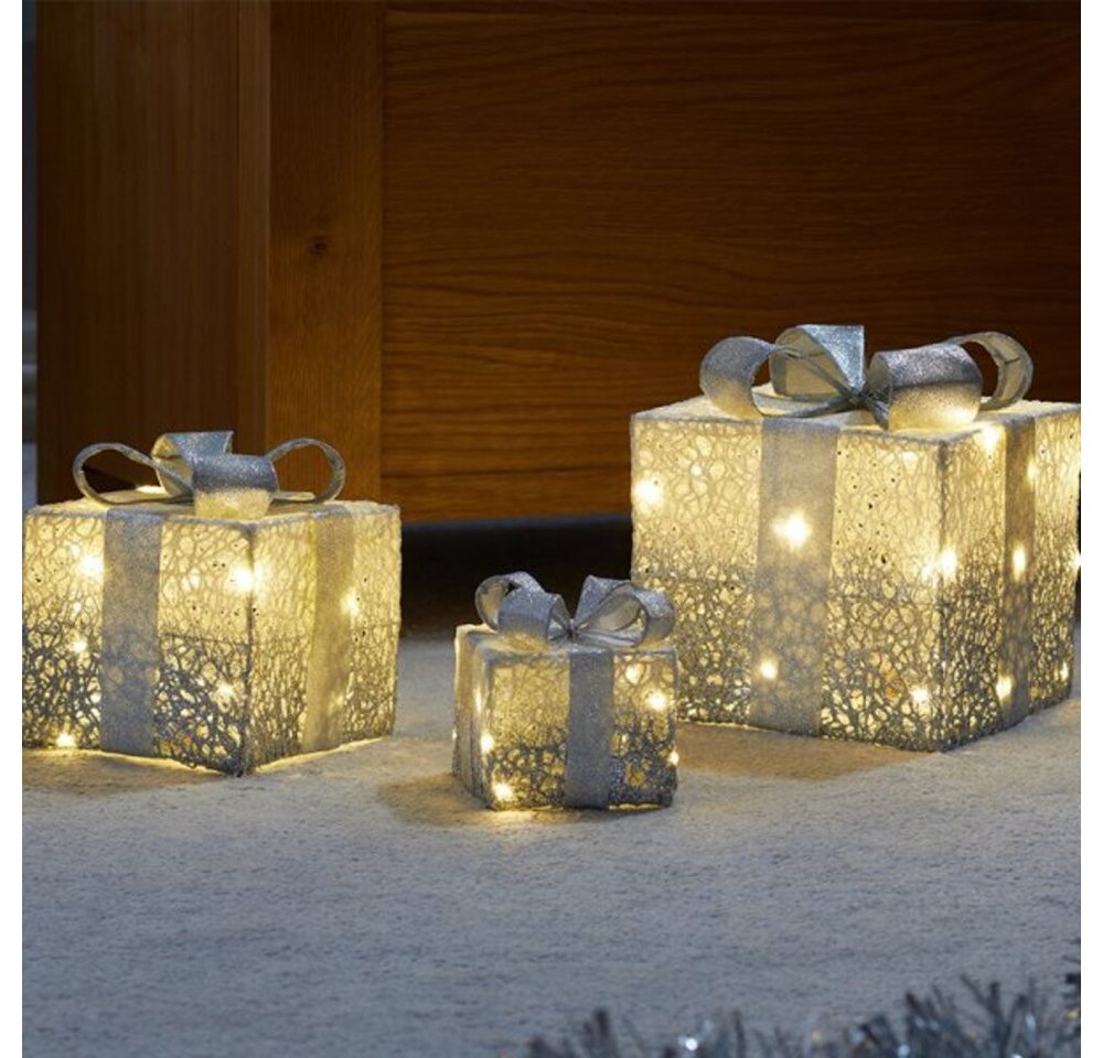 THREE KINGS Weihnachtsszene LED Geschenkboxen Silber in Baumwolloptik (3er-Set) von THREE KINGS